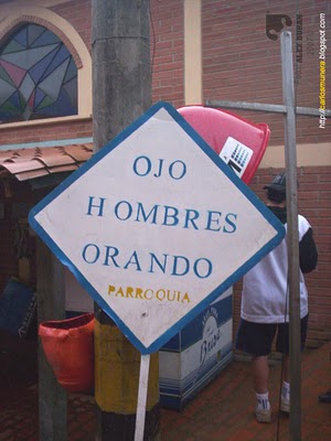 Ojo Hombres orando