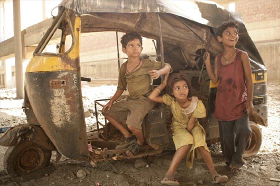 Huérfanos en la India (Foto conseguida de www.espectador.com)