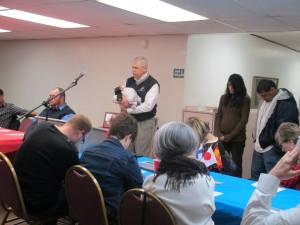 Rev. Clark Armstrong en su última dedicación infantil como pastor de Victory Hills Church of the Nazarene en Kansas City, KS, EEUU.