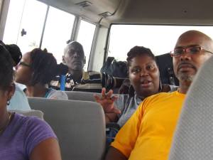 Algunos miembros del equipo mientras viajaban.